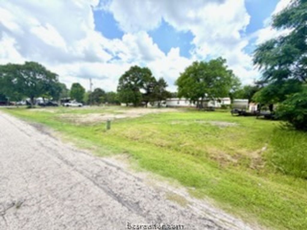 1905 Eisenhower Avenue, Bryan, TX 77803 — photo 3
