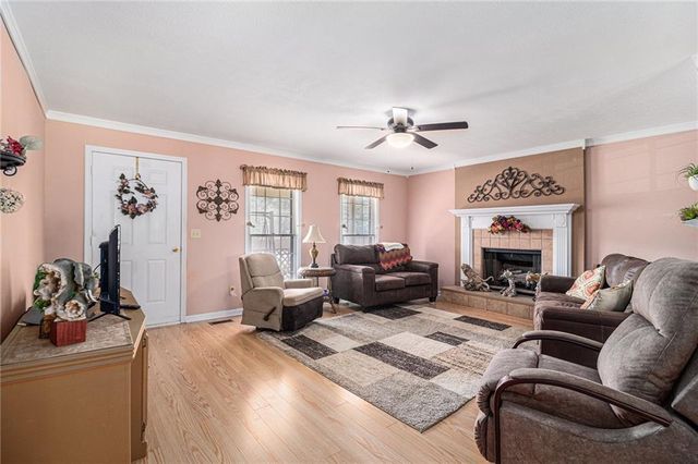 191 Hearthstone S Drive, Newnan, GA 30263