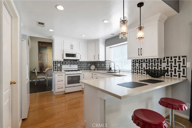 17333 San Jose Street 102, Granada Hills, CA 91344