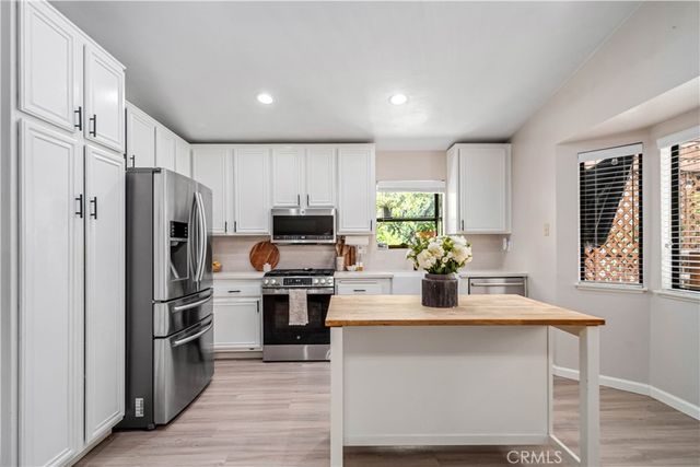 3137 W Avenue J6, Lancaster, CA 93536