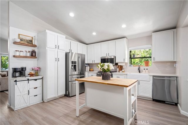 3137 W Avenue J6, Lancaster, CA 93536