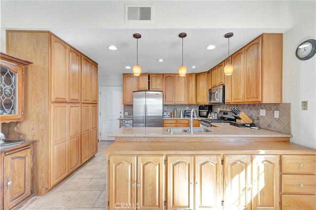 850 E Oak Hill, Ontario, CA 91761