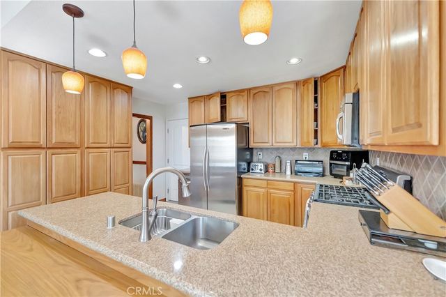 850 E Oak Hill, Ontario, CA 91761