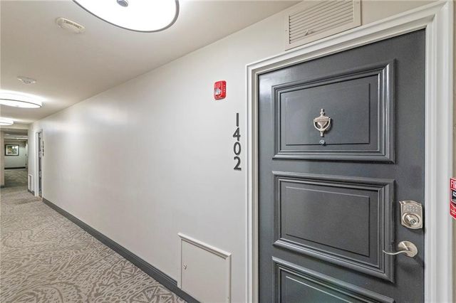 221 W 48th Street 1402, Kansas City, MO 64112