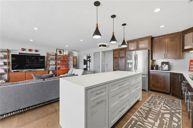 221 W 48th Street 1402, Kansas City, MO 64112