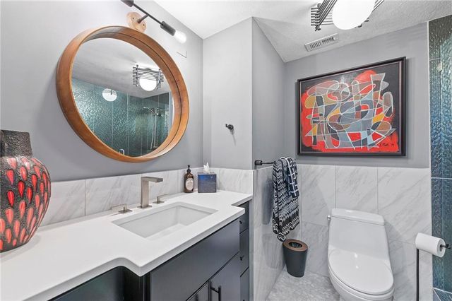 221 W 48th Street 1402, Kansas City, MO 64112