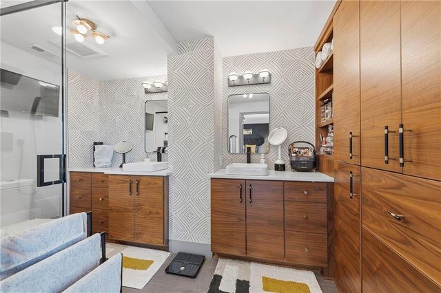 221 W 48th Street 1402, Kansas City, MO 64112