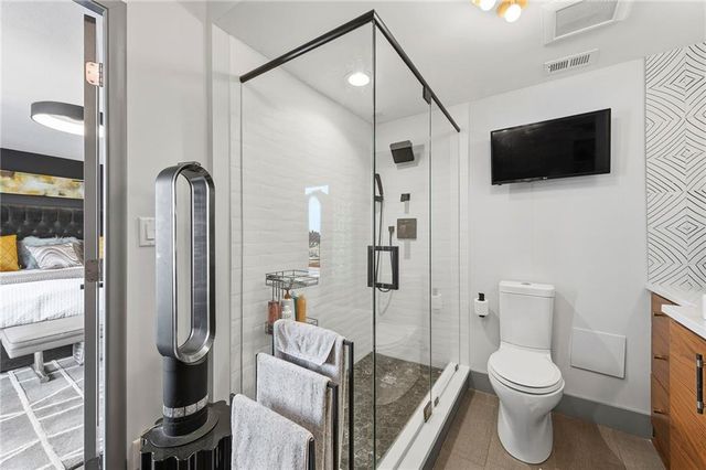 221 W 48th Street 1402, Kansas City, MO 64112