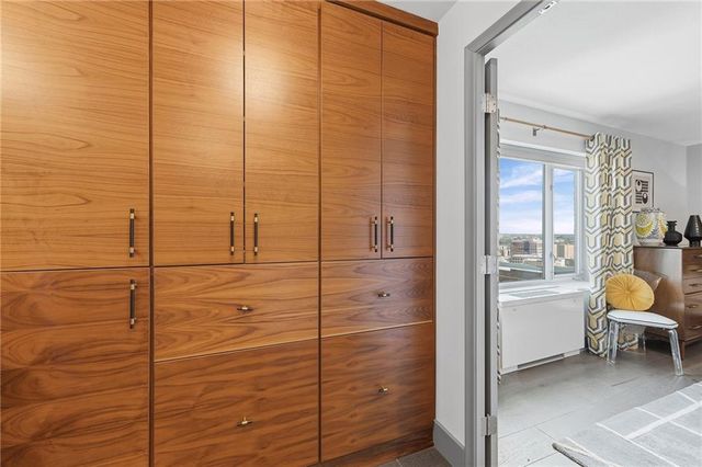 221 W 48th Street 1402, Kansas City, MO 64112