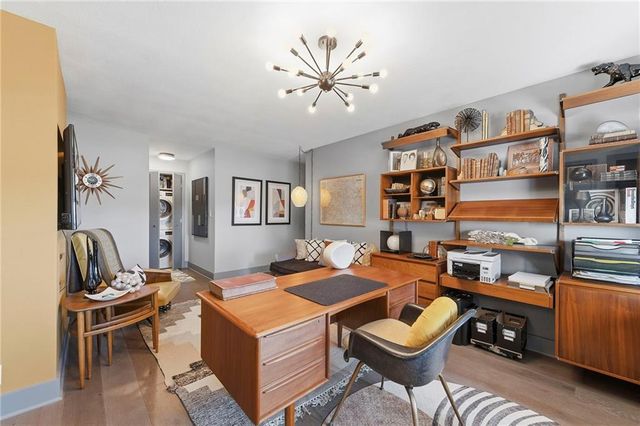 221 W 48th Street 1402, Kansas City, MO 64112