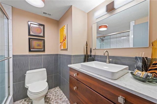 221 W 48th Street 1402, Kansas City, MO 64112