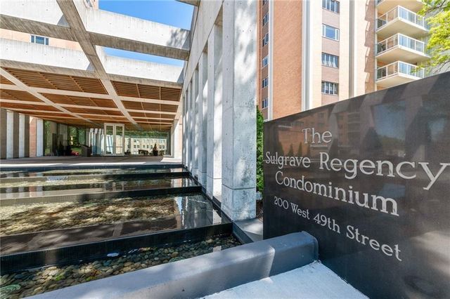 221 W 48th Street 1402, Kansas City, MO 64112