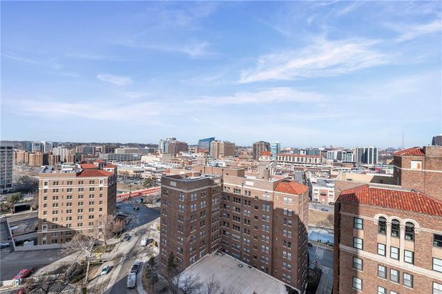 221 W 48th Street 1402, Kansas City, MO 64112