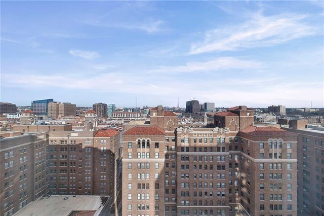 221 W 48th Street 1402, Kansas City, MO 64112