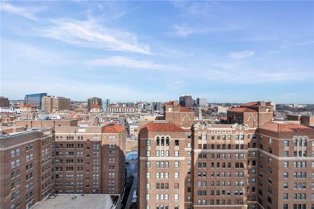 221 W 48th Street 1402, Kansas City, MO 64112