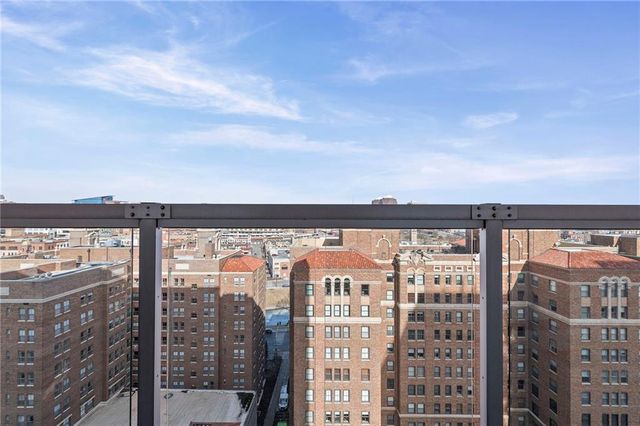 221 W 48th Street 1402, Kansas City, MO 64112