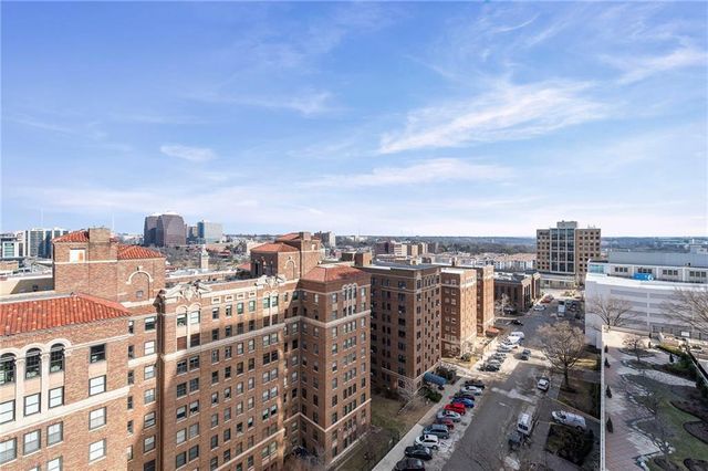 221 W 48th Street 1402, Kansas City, MO 64112