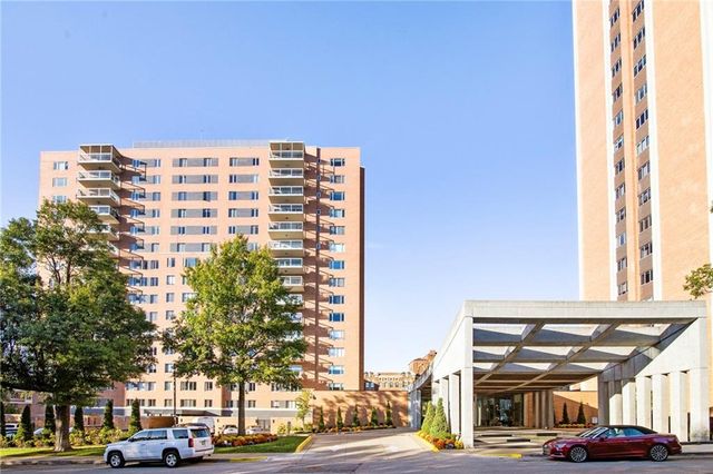 221 W 48th Street 1402, Kansas City, MO 64112