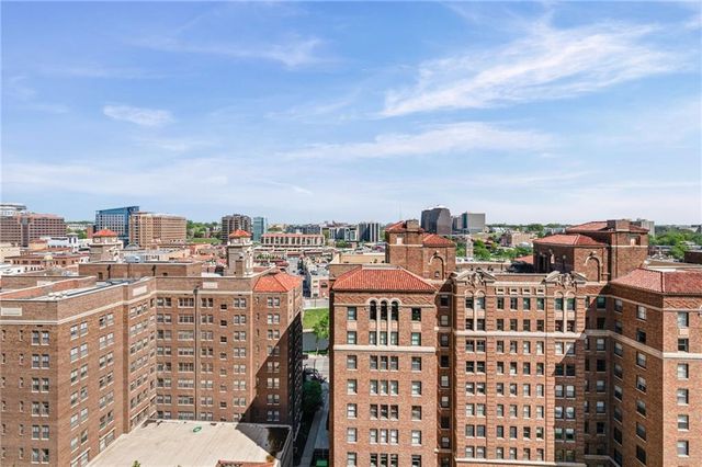 221 W 48th Street 1402, Kansas City, MO 64112