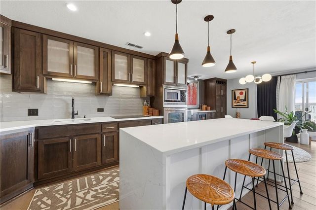 221 W 48th Street 1402, Kansas City, MO 64112