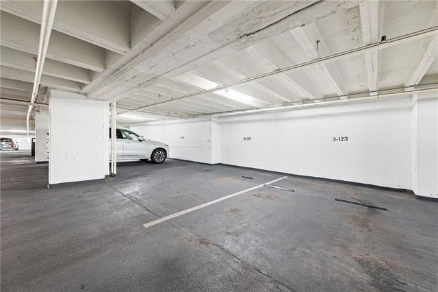 221 W 48th Street 1402, Kansas City, MO 64112