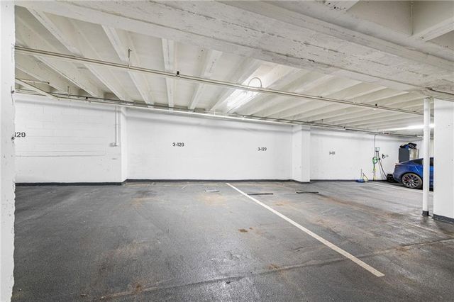 221 W 48th Street 1402, Kansas City, MO 64112