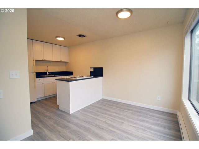 8924 Se ELLIS St, Portland, OR 97266