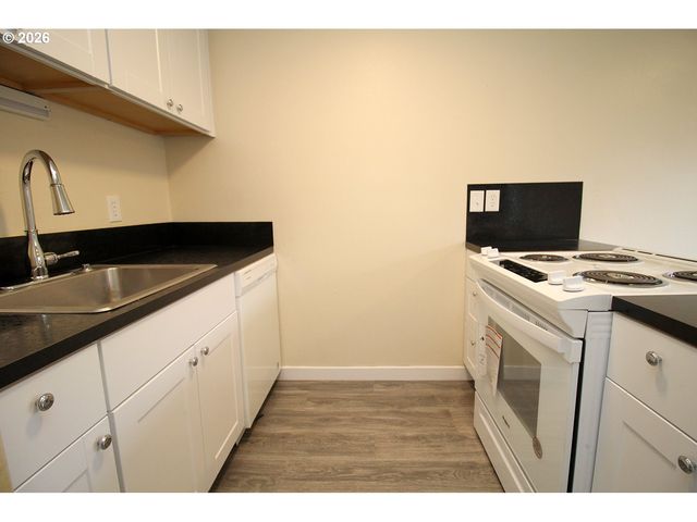 8924 Se ELLIS St, Portland, OR 97266