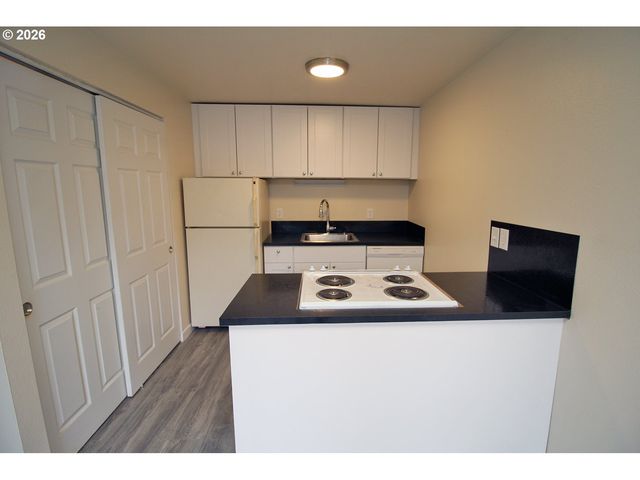 8924 Se ELLIS St, Portland, OR 97266