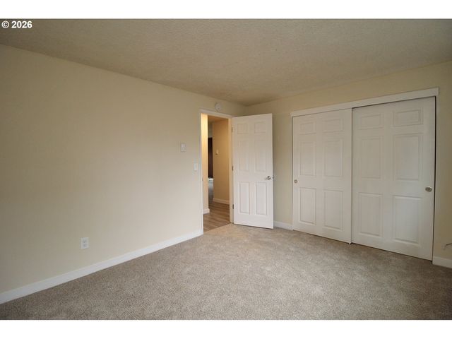 8924 Se ELLIS St, Portland, OR 97266