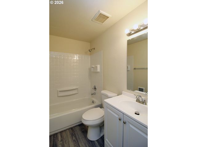 8924 Se ELLIS St, Portland, OR 97266
