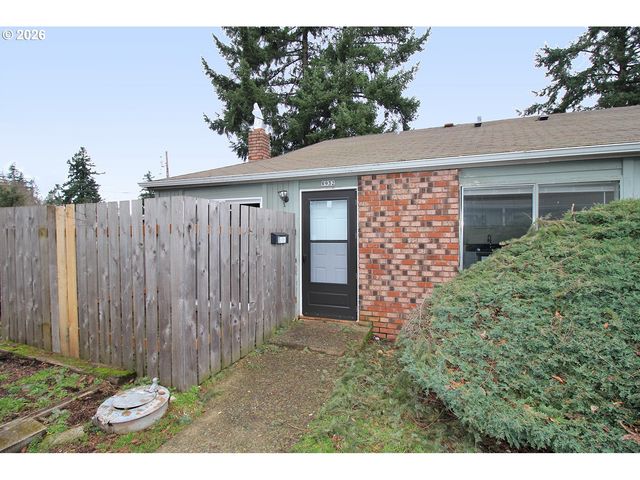 8924 Se ELLIS St, Portland, OR 97266