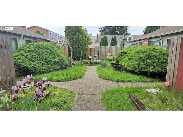 8924 Se ELLIS St, Portland, OR 97266