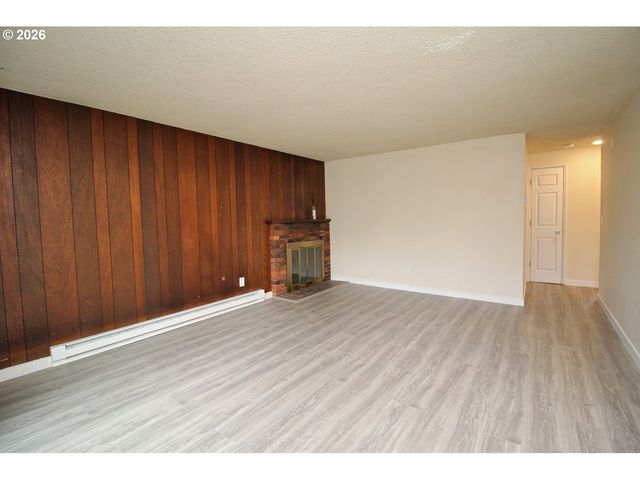 8924 Se ELLIS St, Portland, OR 97266
