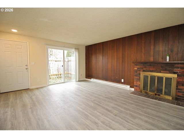 8924 Se ELLIS St, Portland, OR 97266
