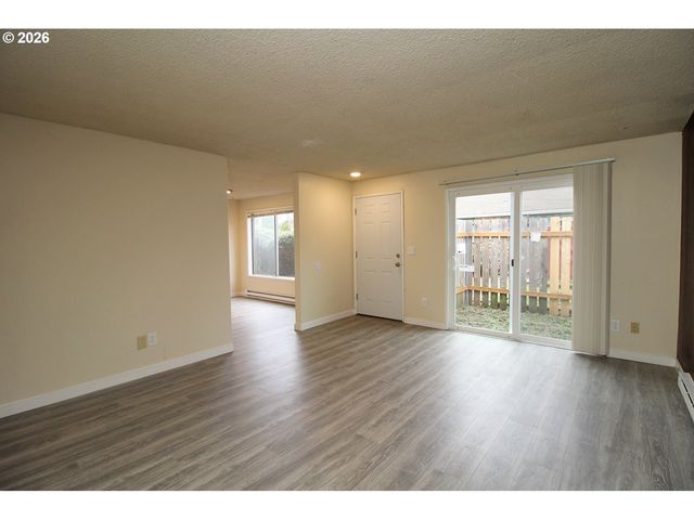 8924 Se ELLIS St, Portland, OR 97266