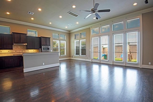 9948 Woodwind Lane N, Houston, TX 77025