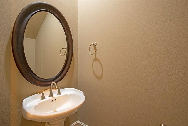 9948 Woodwind Lane N, Houston, TX 77025