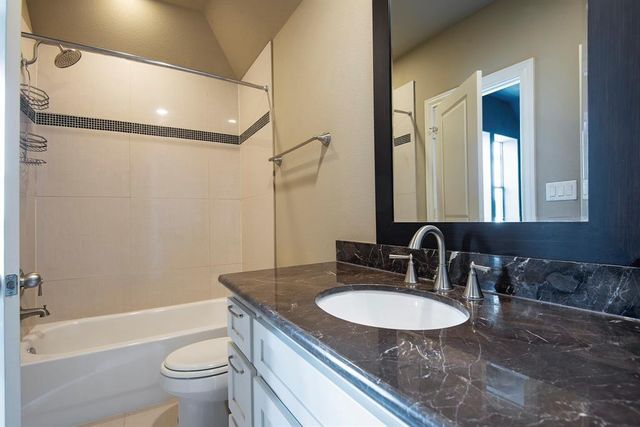 9948 Woodwind Lane N, Houston, TX 77025