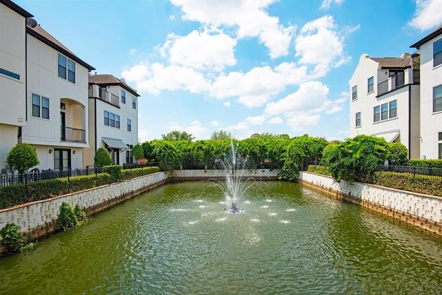 9948 Woodwind Lane N, Houston, TX 77025