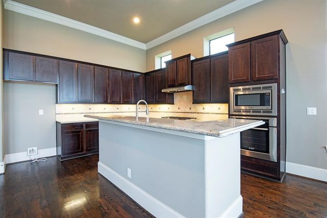 9948 Woodwind Lane N, Houston, TX 77025