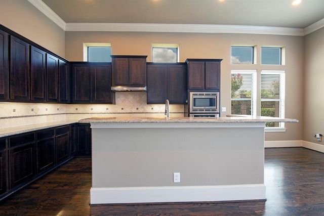 9948 Woodwind Lane N, Houston, TX 77025