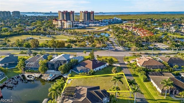 5423 SW 17th AVE, Cape Coral, FL 33914