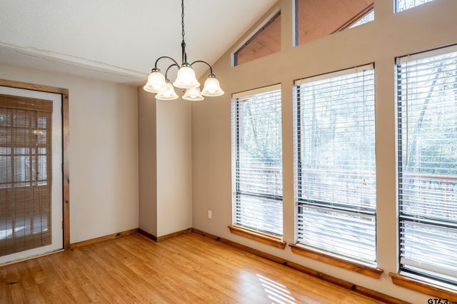 945 Valleywood Trail, Holly Lake Ranch, TX 75765