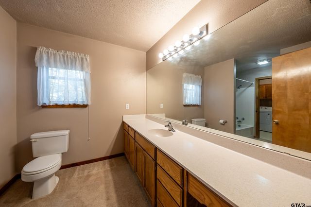 945 Valleywood Trail, Holly Lake Ranch, TX 75765