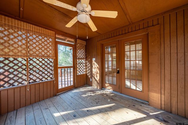 945 Valleywood Trail, Holly Lake Ranch, TX 75765