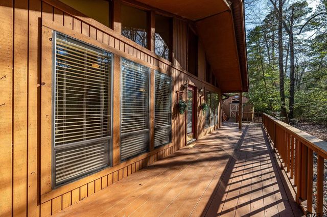 945 Valleywood Trail, Holly Lake Ranch, TX 75765