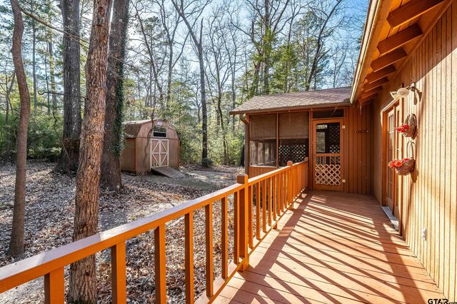 945 Valleywood Trail, Holly Lake Ranch, TX 75765