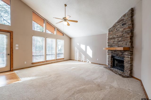 945 Valleywood Trail, Holly Lake Ranch, TX 75765