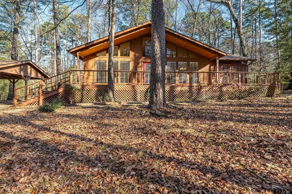 945 Valleywood Trail, Holly Lake Ranch, TX 75765